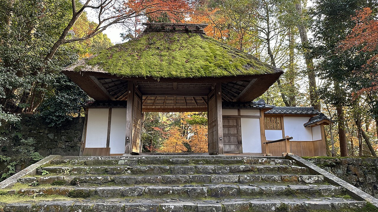 Gate, Hōnen in temple, Kyoto Dec 10,