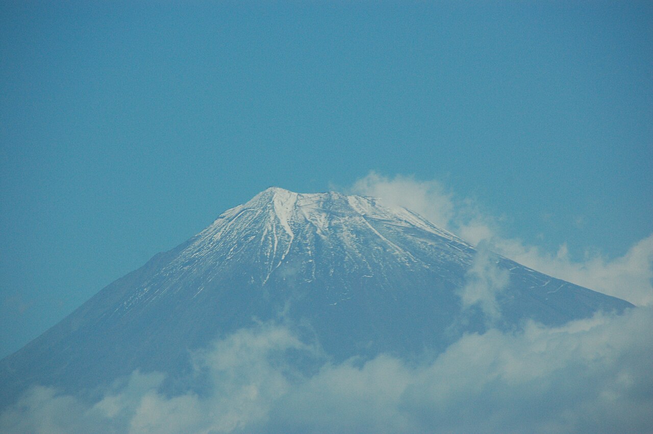 Mount Fuji from the bullet train ()
