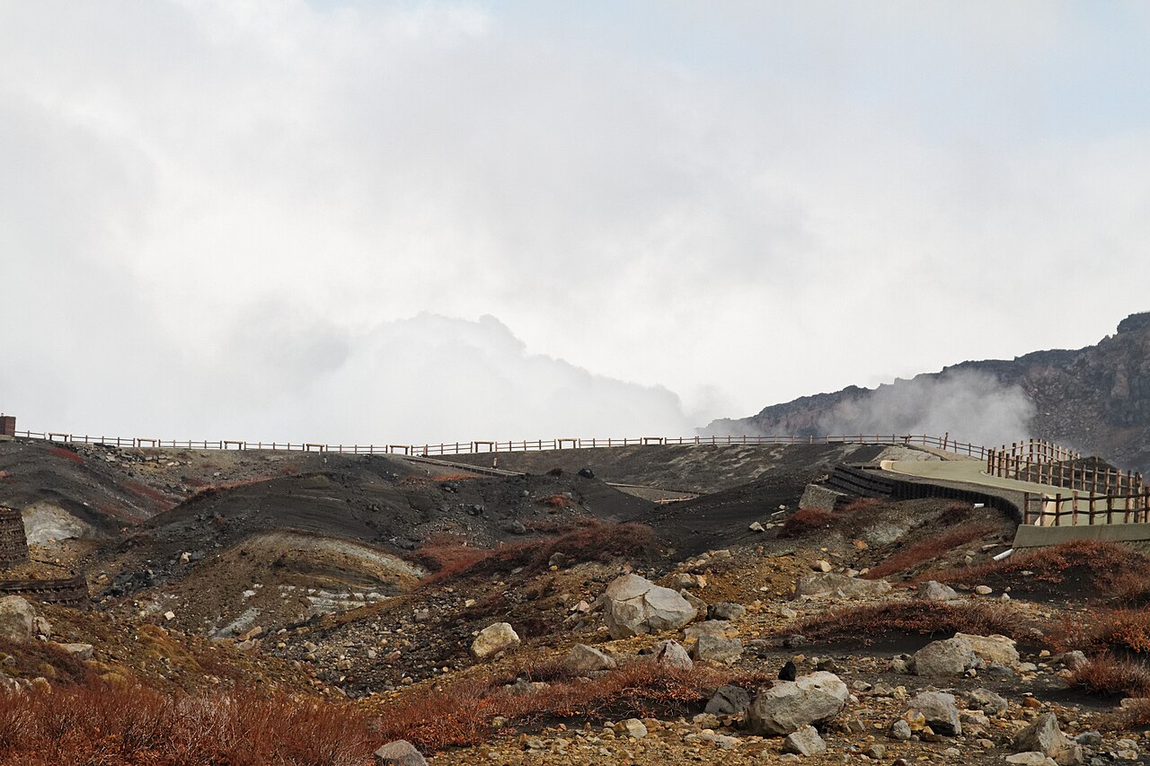Sulphuric steam rising from naka dake crater ()