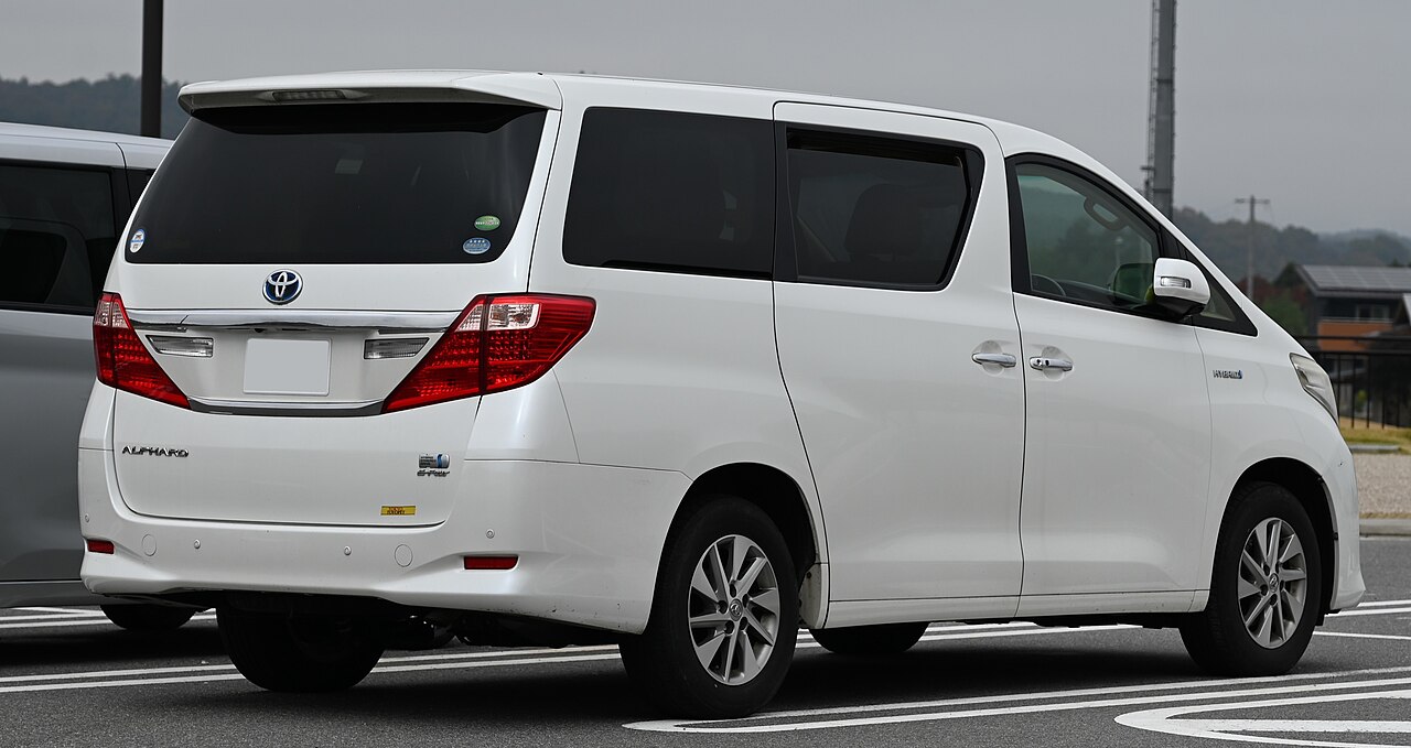 Toyota Alphard Hybrid rear